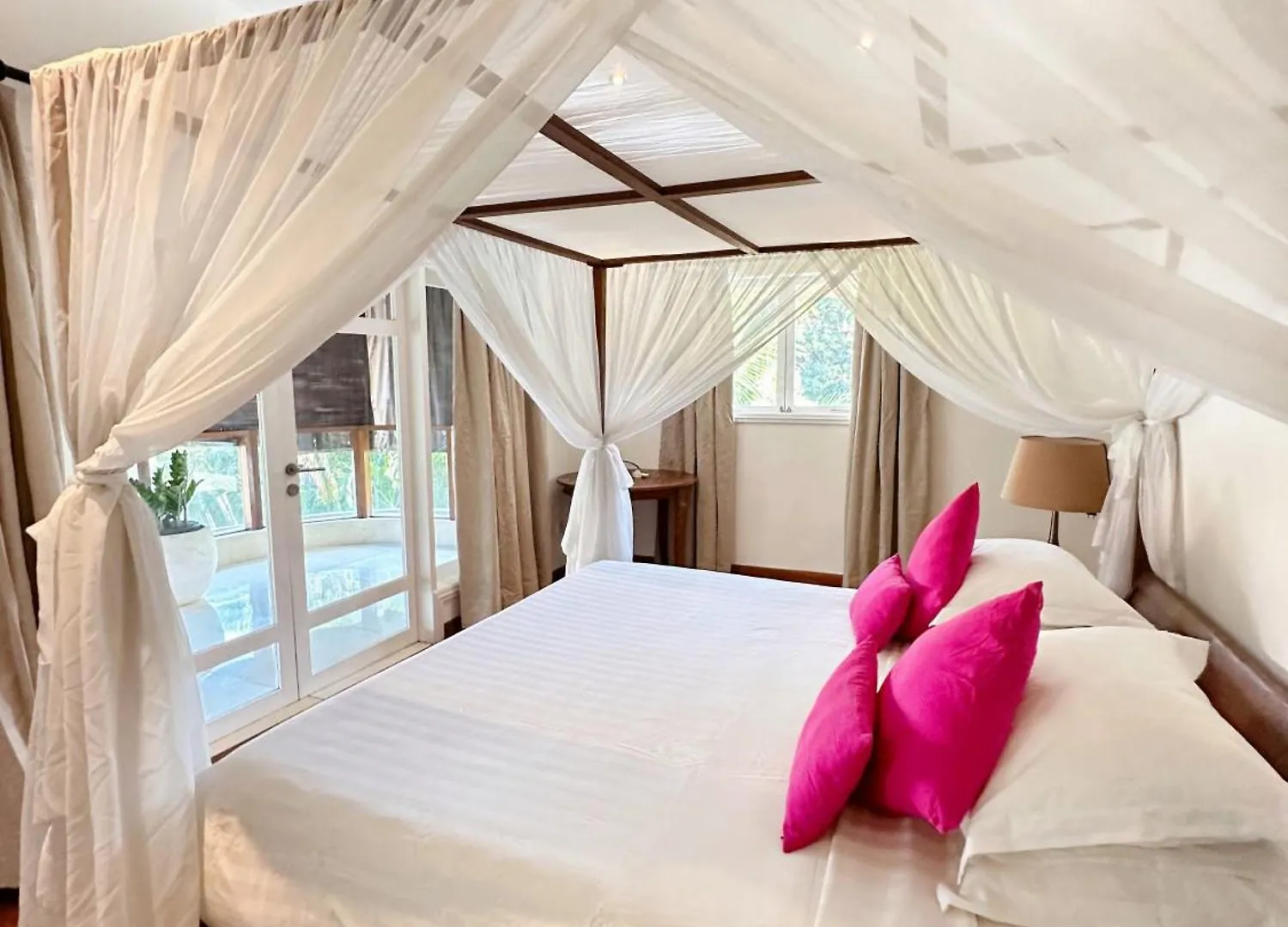 Villa In Umalas, 4Bdr Pool & Spa Canggu